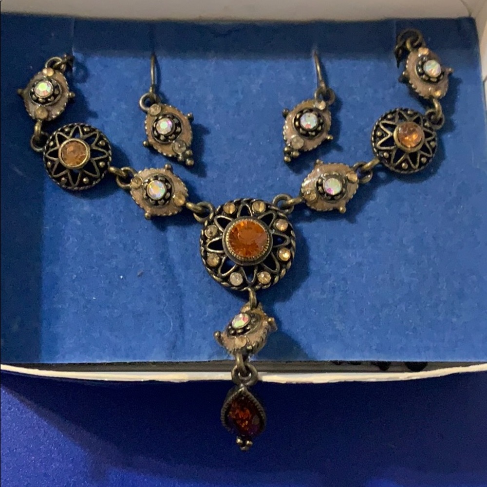 Avon Topaz Color “Y” Necklace Gift Set